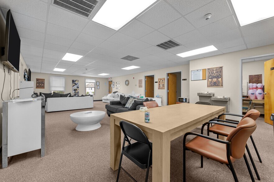 More Photos Of 2961 Crouse Ln, Burlington Medical For Sale