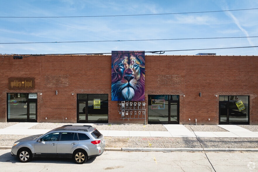 More Photos Of 901-925 Summit St, Toledo Storefront For Lease