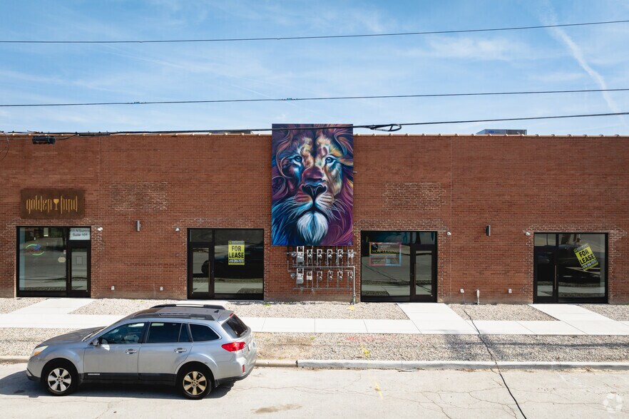 More Photos Of 901-925 Summit St, Toledo Storefront For Lease