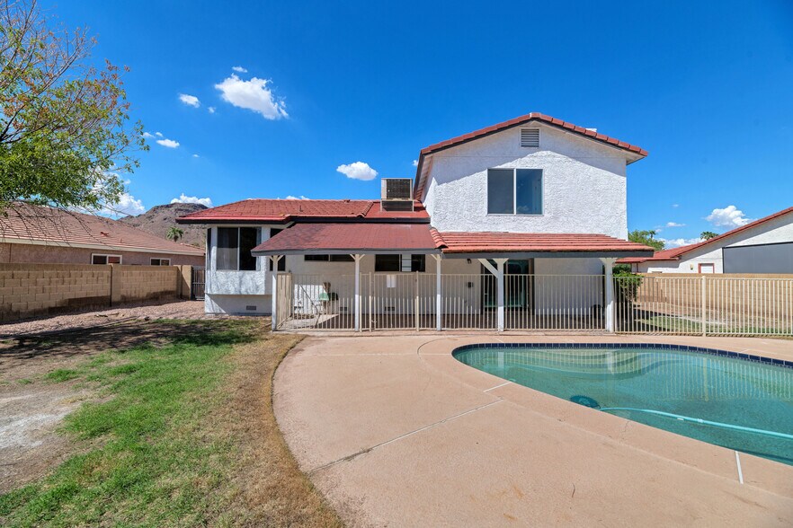 More Photos Of 1927 E Crocus Dr, Phoenix Specialty For Lease