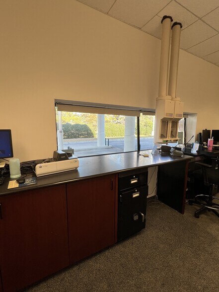 More Photos Of 2906 Kerry Forest Pky, Tallahassee Bank For Lease