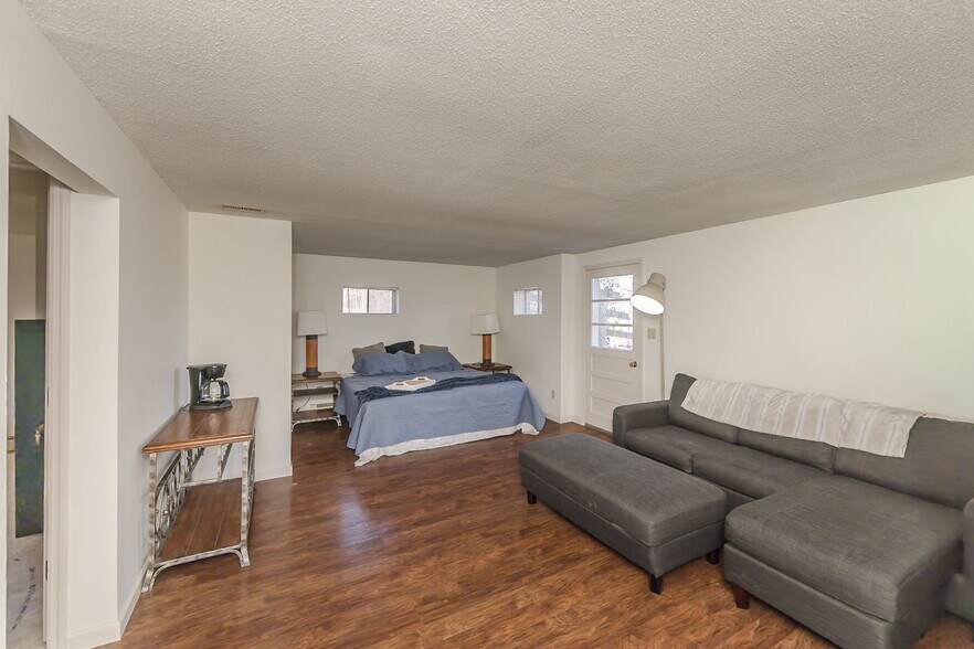 More Photos Of 3166 Highway B, Berger Winery Vineyard For Sale