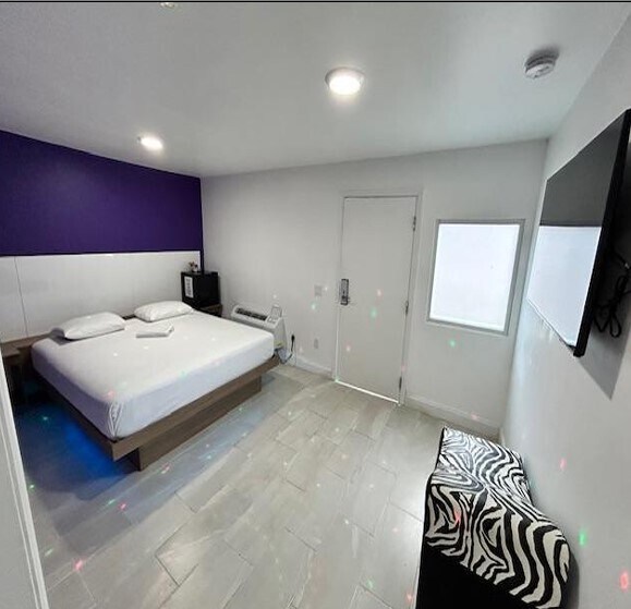 More Photos Of 3842 S Orange Blossom Trl, Orlando Hotel For Sale