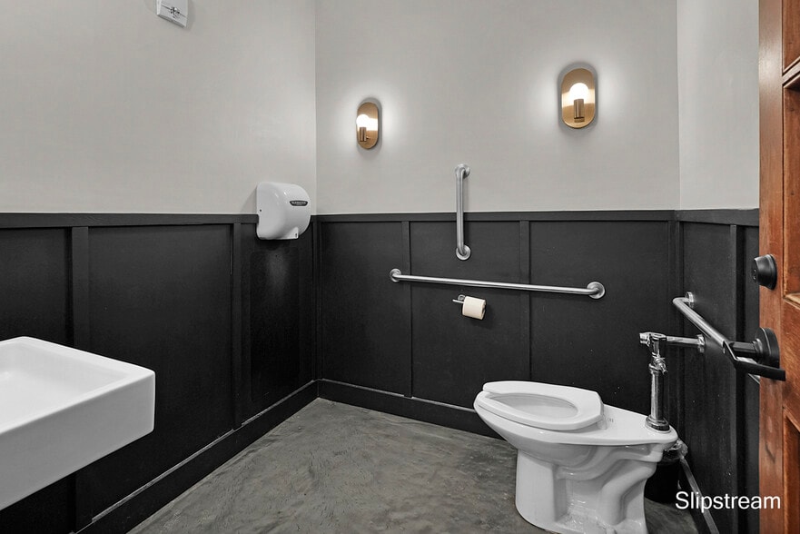 More Photos Of 25 S Division Ave, Grand Rapids Office For Sale