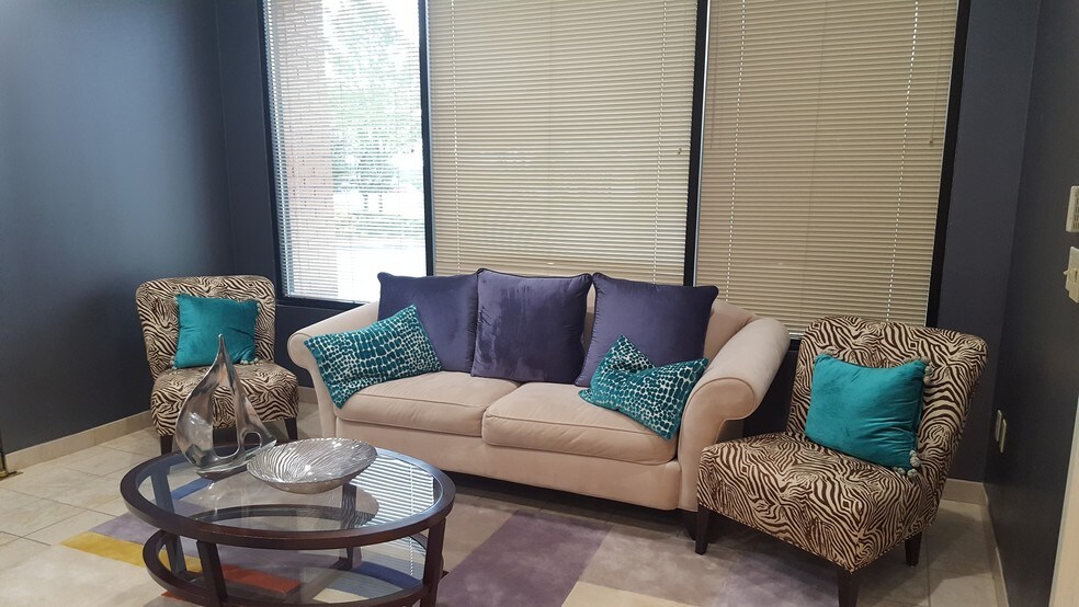 More Photos Of 970 Peachtree Industrial Blvd, Suwanee Office Residential For Lease