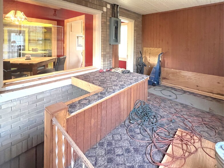 More Photos Of 621 E Broadway St, Altus Office Residential For Sale