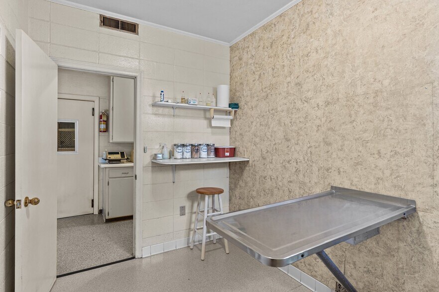More Photos Of 3522 James B White Hwy, Whiteville Veterinarian Kennel For Sale