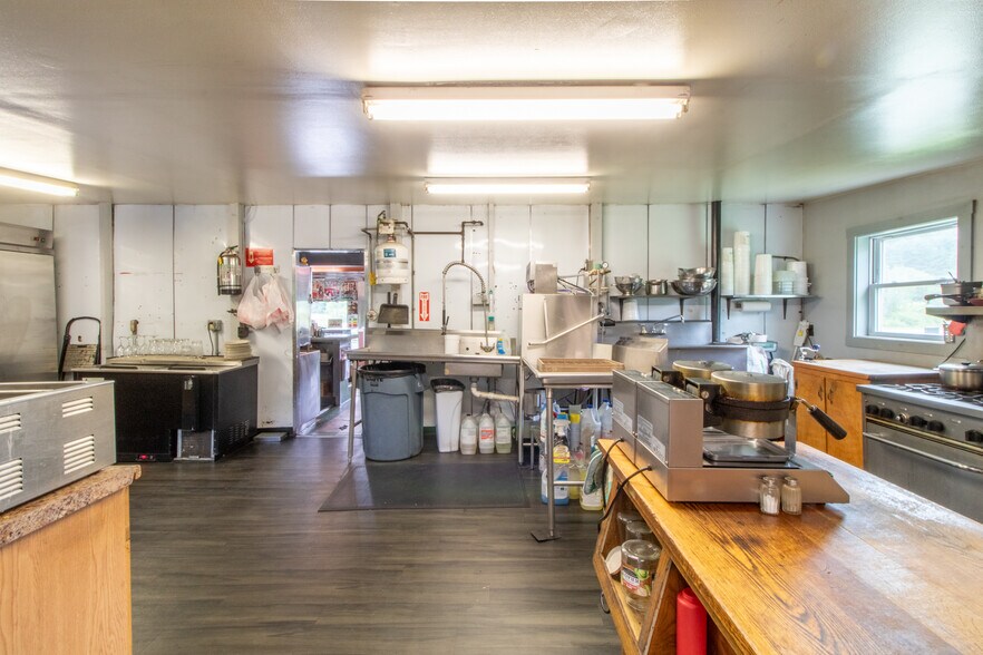 More Photos Of 585 US Route 5, Coventry Specialty For Sale