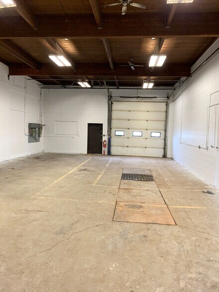 More Photos Of 10352-10374 58 Av NW, Edmonton Flex For Lease