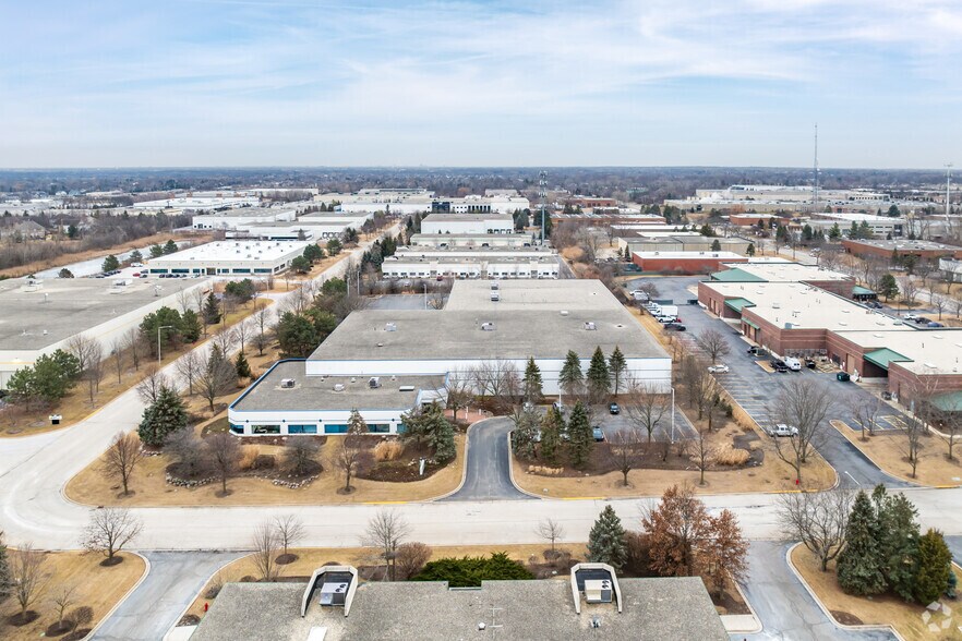 More Photos Of 585 Capital Dr, Lake Zurich Warehouse For Lease