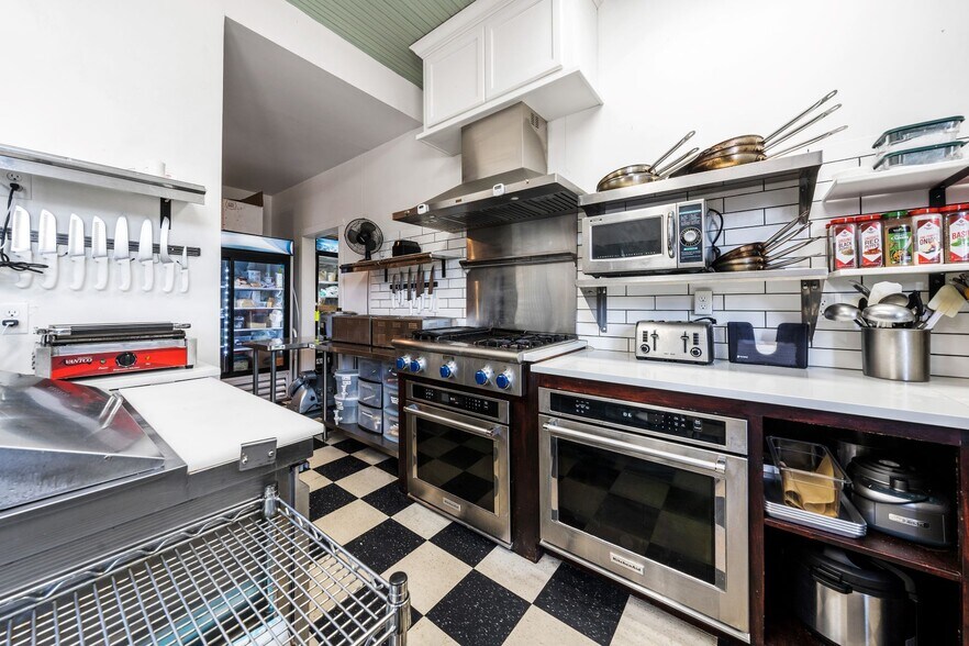 More Photos Of 312 N Central Ave, Cameron Restaurant For Sale