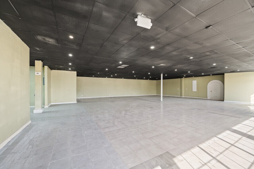 More Photos Of 1710 Highway 6, Houston Storefront For Lease