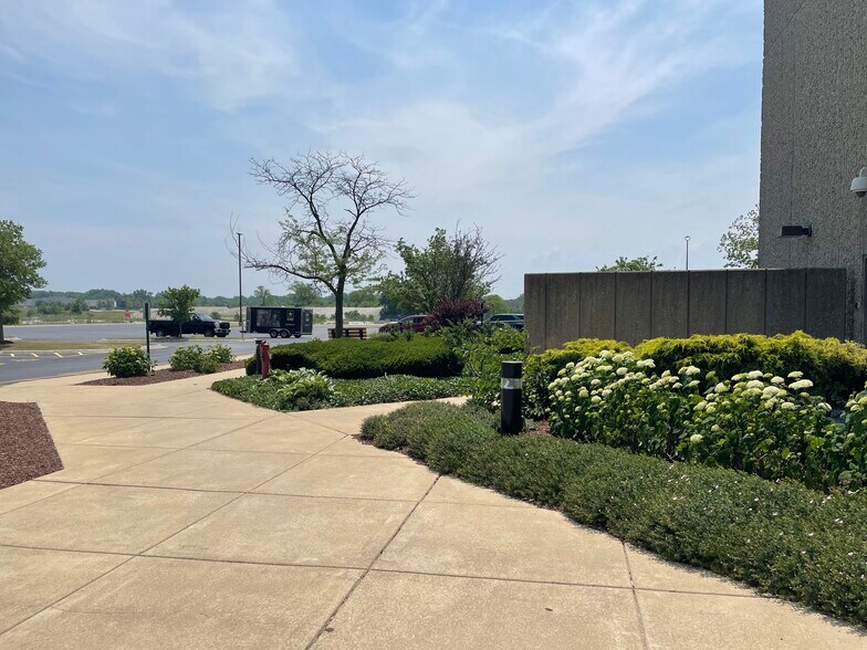 More Photos Of 4749 Lincoln Mall Dr, Matteson Office For Lease