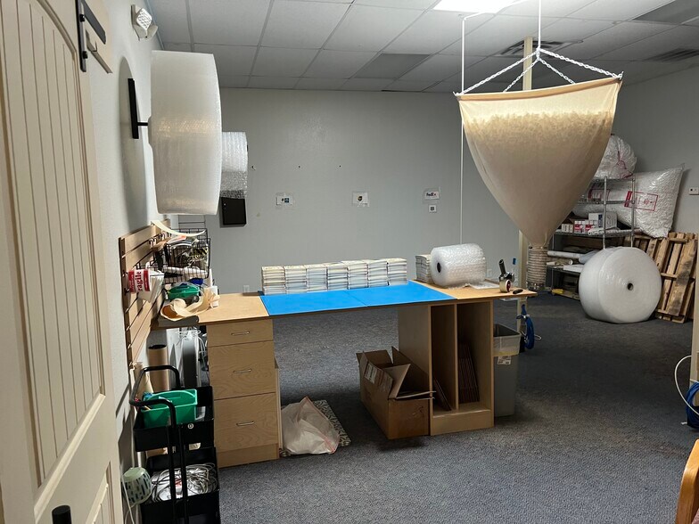 More Photos Of 26200 Vista Dr, Waves Unknown For Lease