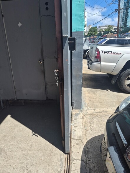 More Photos Of 1127 Hopaka St, Honolulu Service For Lease