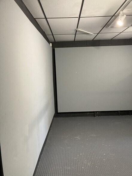 More Photos Of 4111 12 Mile Rd, Berkley Storefront For Sale