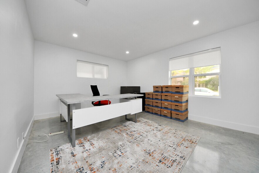 More Photos Of 4738 W. Alabama, Houston Loft Creative Space For Lease