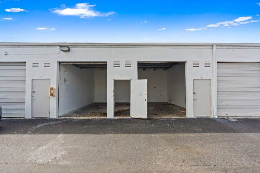 Primary Photo Of 7401 NW 68th St, Miami Self Storage For Lease