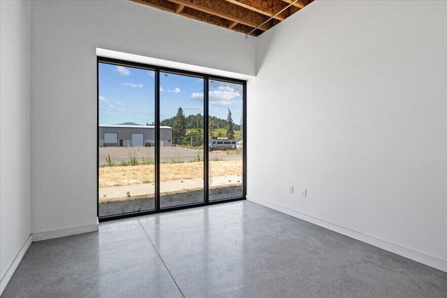 More Photos Of 3030 Lower Mill Dr, Hood River Industrial For Sale