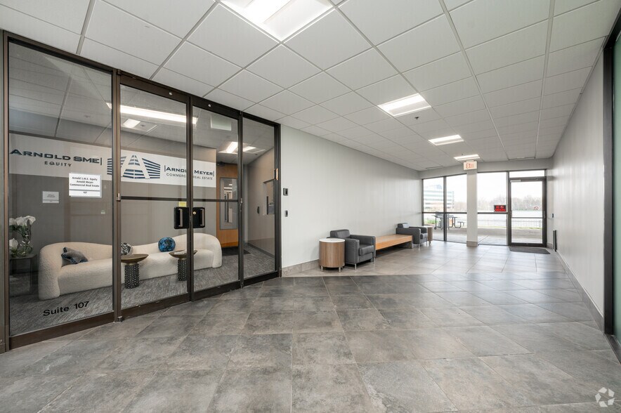 More Photos Of 8777 Purdue Rd, Indianapolis Office For Lease