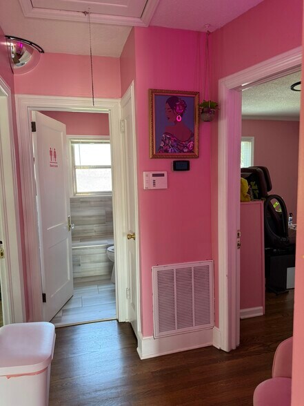 More Photos Of 1517 Lyon Court, Charlotte Freestanding For Lease