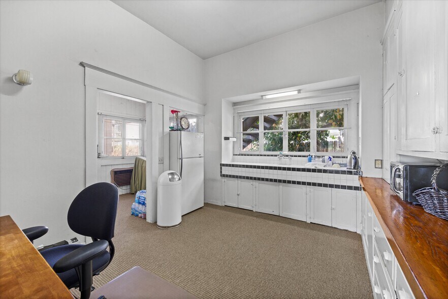 More Photos Of 1701 F St, Bakersfield Office For Sale