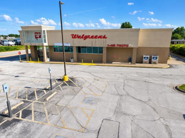 More Photos Of 3601 16th St, Moline Drugstore For Sale