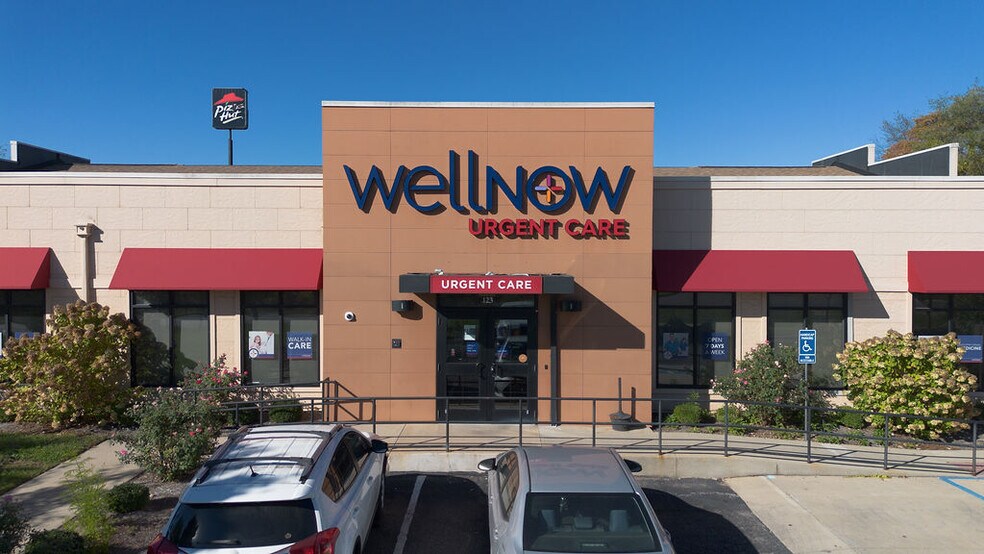 More Photos Of 123 S Franklin Rd, Bloomington Storefront For Sale