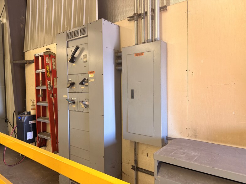 More Photos Of 805 Prospect Ave, Osceola Manufacturing For Lease