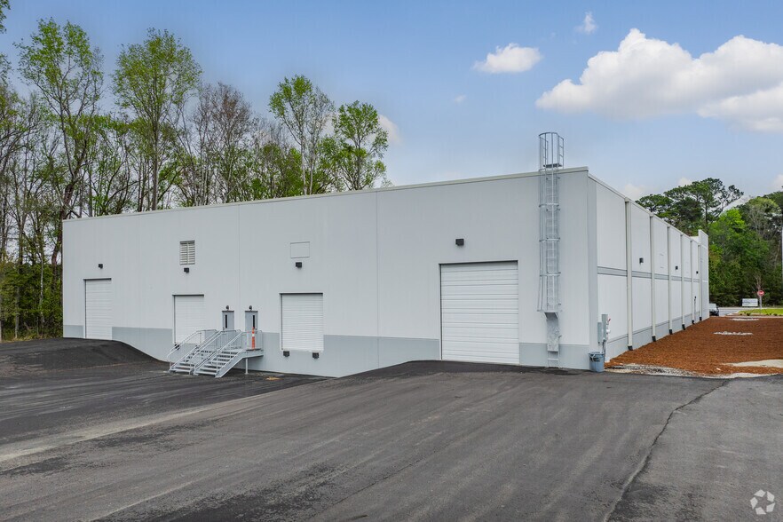 More Photos Of 9571 Palmetto Commerce Pky, Ladson Warehouse For Lease