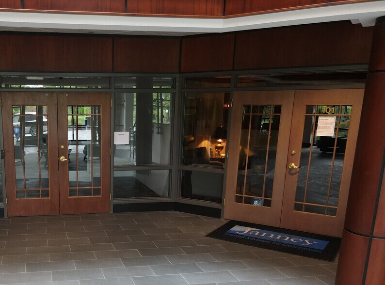 More Photos Of 1390 Ridgeview Dr, Allentown Office For Lease