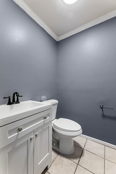 More Photos Of 15131 Illinois Ave, Paramount Warehouse For Sale