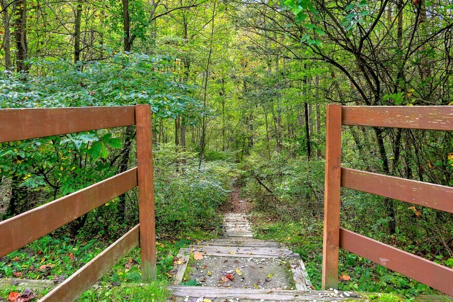 More Photos Of 9955 Belair Rd, Kingsville Flex For Sale