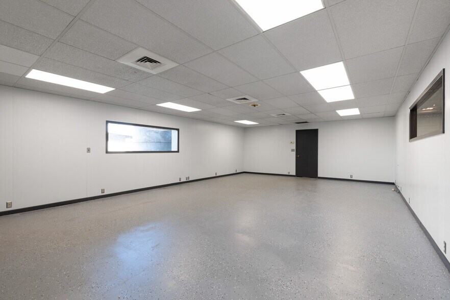 More Photos Of 14392 W Expressway 83, Harlingen Industrial For Sale