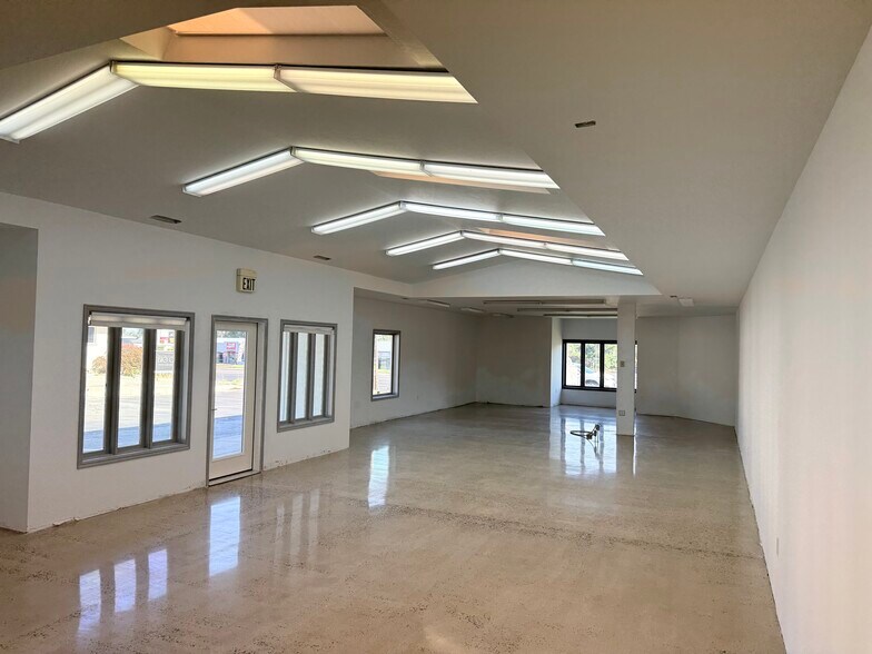More Photos Of 1920 E Fort Union Blvd, Salt Lake City Freestanding For Lease