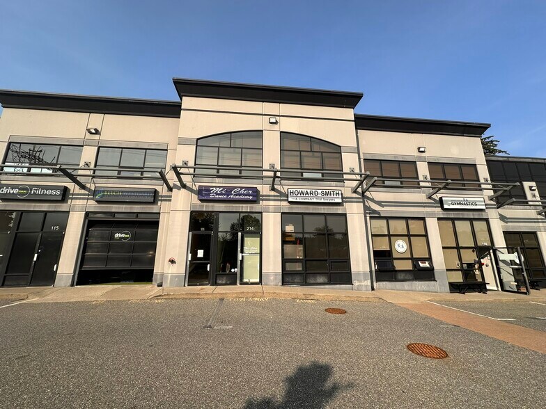 More Photos Of 15272 Croydon Dr, Surrey Office Residential For Sale