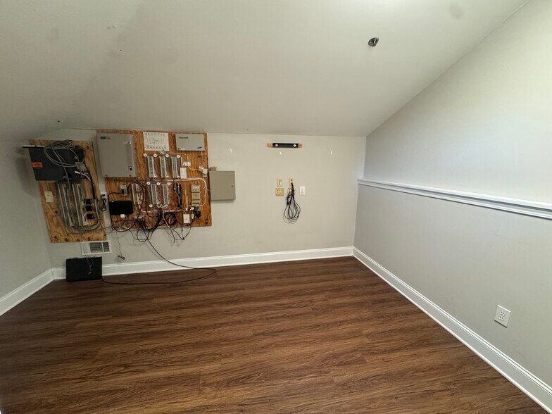 More Photos Of 770 Gaines School Rd, Athens Office For Lease