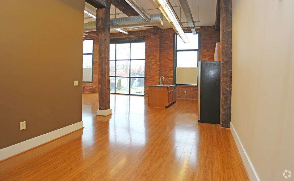 More Photos Of 55 Railroad St, Rochester Apartments For Lease