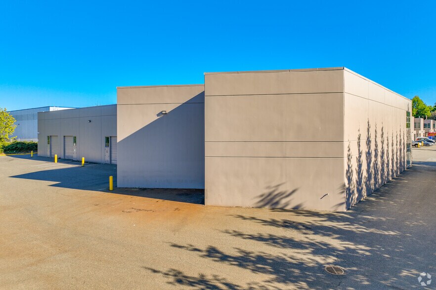 More Photos Of 3871 North Fraser Way, Burnaby Warehouse For Lease