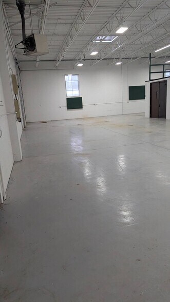 More Photos Of 3659-3679 Lost Nation Rd, Willoughby Warehouse For Lease