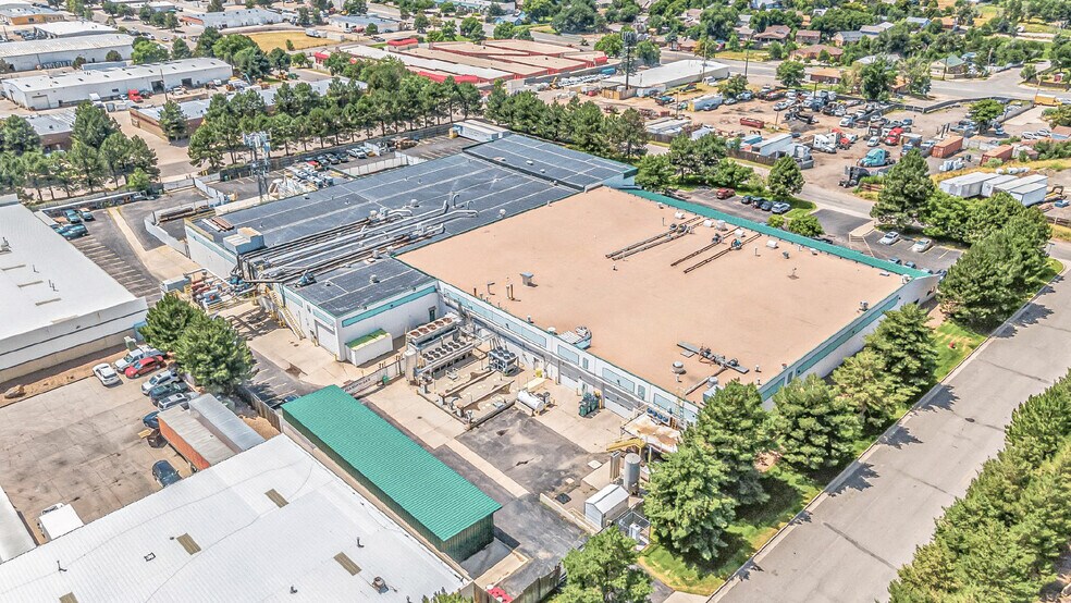 More Photos Of 2022 Helena St, Aurora Warehouse For Sale