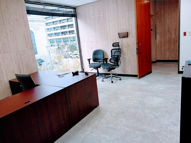 More Photos Of 2121 Market St, Galveston Coworking Space