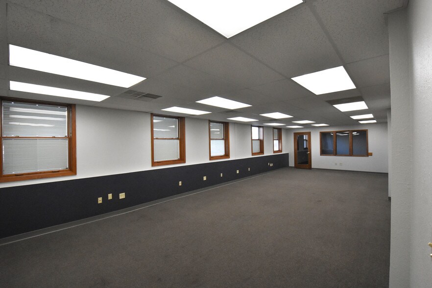 More Photos Of 544 Niedringhaus Ave, Granite City Office For Lease