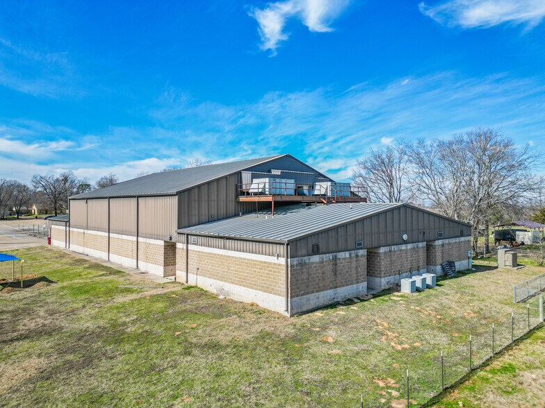 More Photos Of 214 N School St, Winfield Light Distribution For Sale