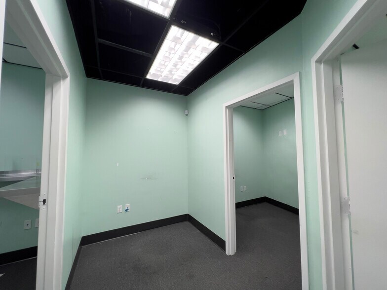 More Photos Of 3400 NE 2nd Ave, Miami Restaurant For Sale