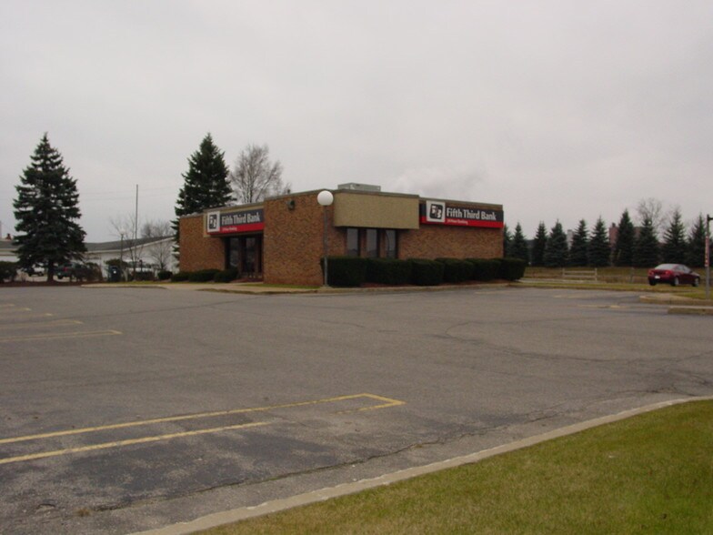 More Photos Of 1219 N Mitchell St, Cadillac Bank For Lease