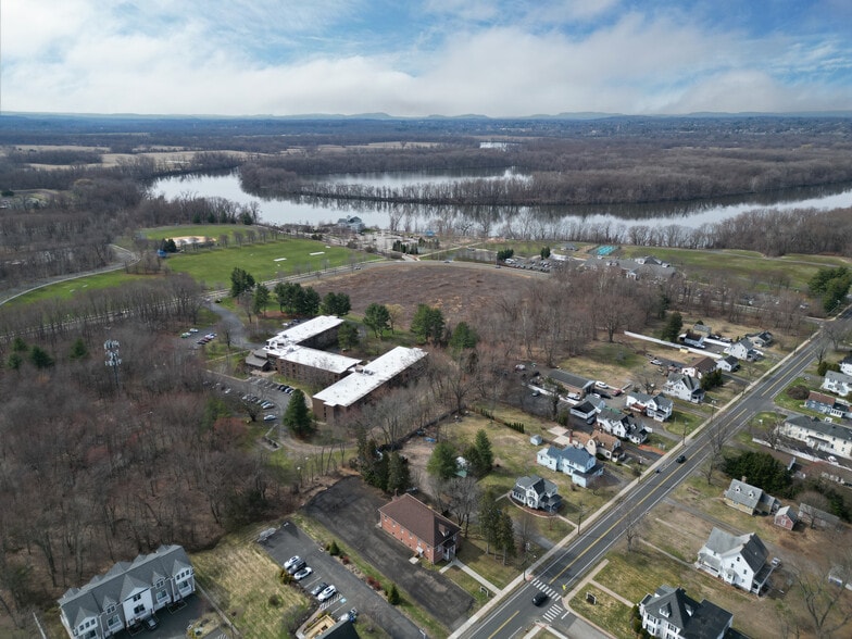 More Photos Of 43 Naubuc Ave, Glastonbury Flex For Sale