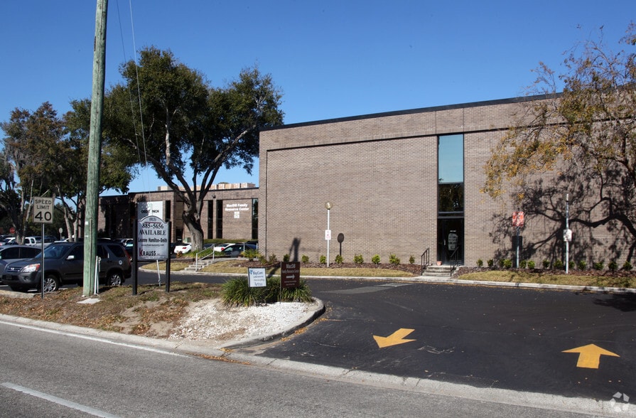 More Photos Of 710 Oakfield Dr, Brandon Office For Lease