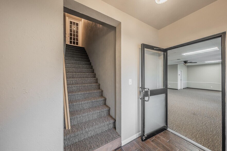 More Photos Of 5704 James Ave, Fort Worth Storefront Retail Office For Sale
