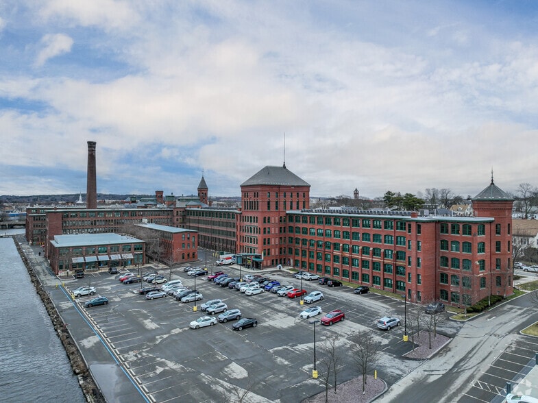 More Photos Of 221-257 Crescent St, Waltham Loft Creative Space For Lease